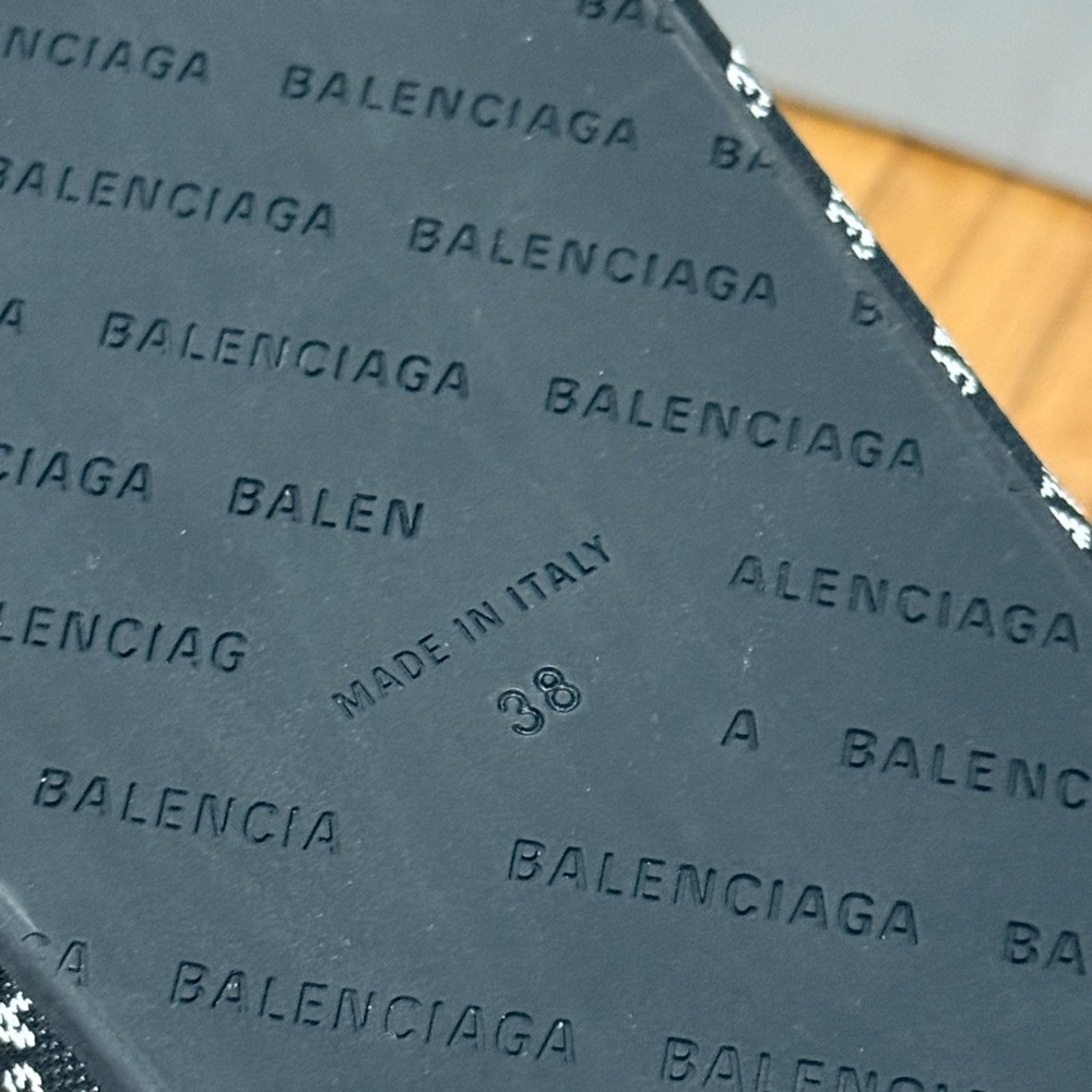 Balenciaga Monochrome Logo Slides sz 8 - Picture 6 of 7